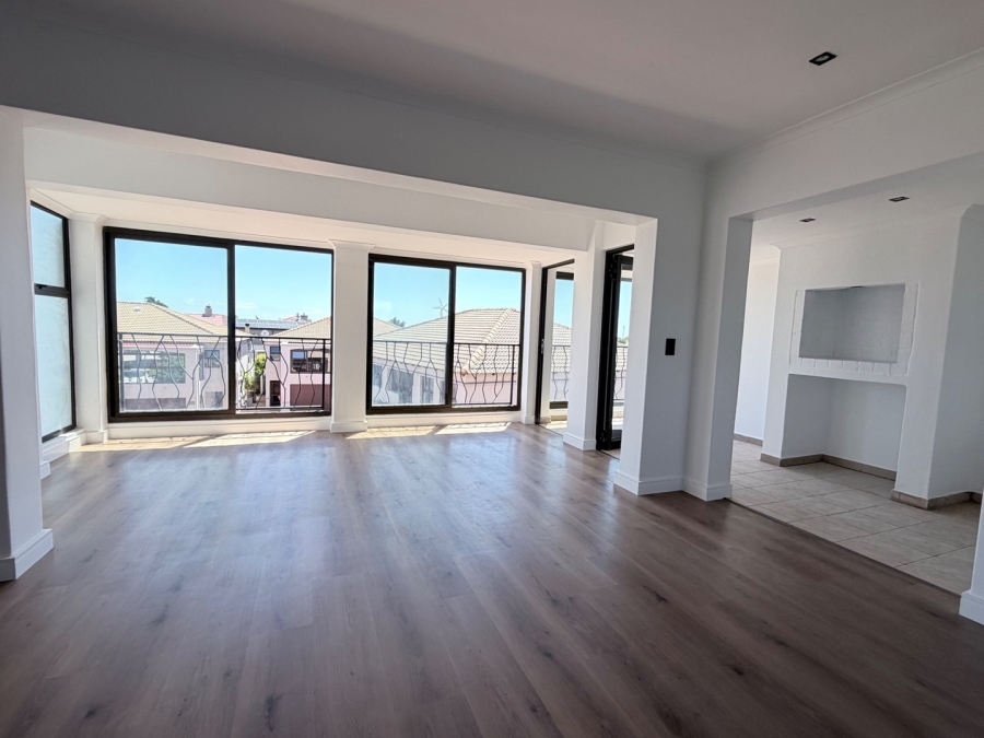 3 Bedroom Property for Sale in Bloubergstrand Western Cape